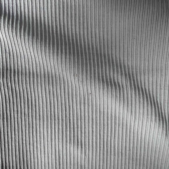 OQQ Women's Crop Top Ribbed Seamless Workout Exercise Long Sleeve Crop Medium - Picture 8 of 9